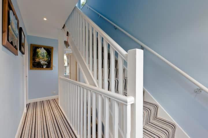 Stayinwoking At 30 Woodlands Horsell Eksteriør billede