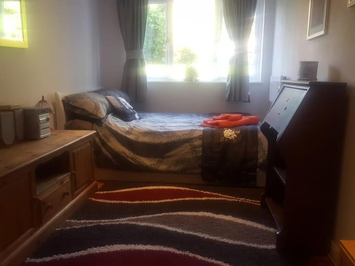 Stayinwoking At 30 Woodlands Horsell Eksteriør billede
