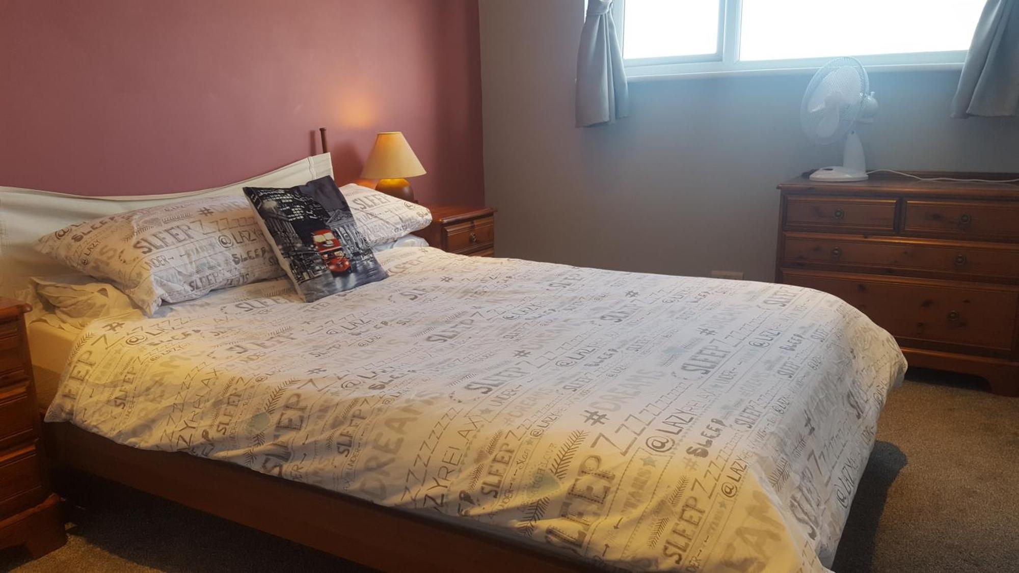 Stayinwoking At 30 Woodlands Horsell Eksteriør billede